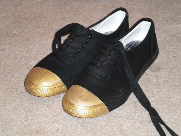 DIY Fashion: Gold Tip Shoes - College 