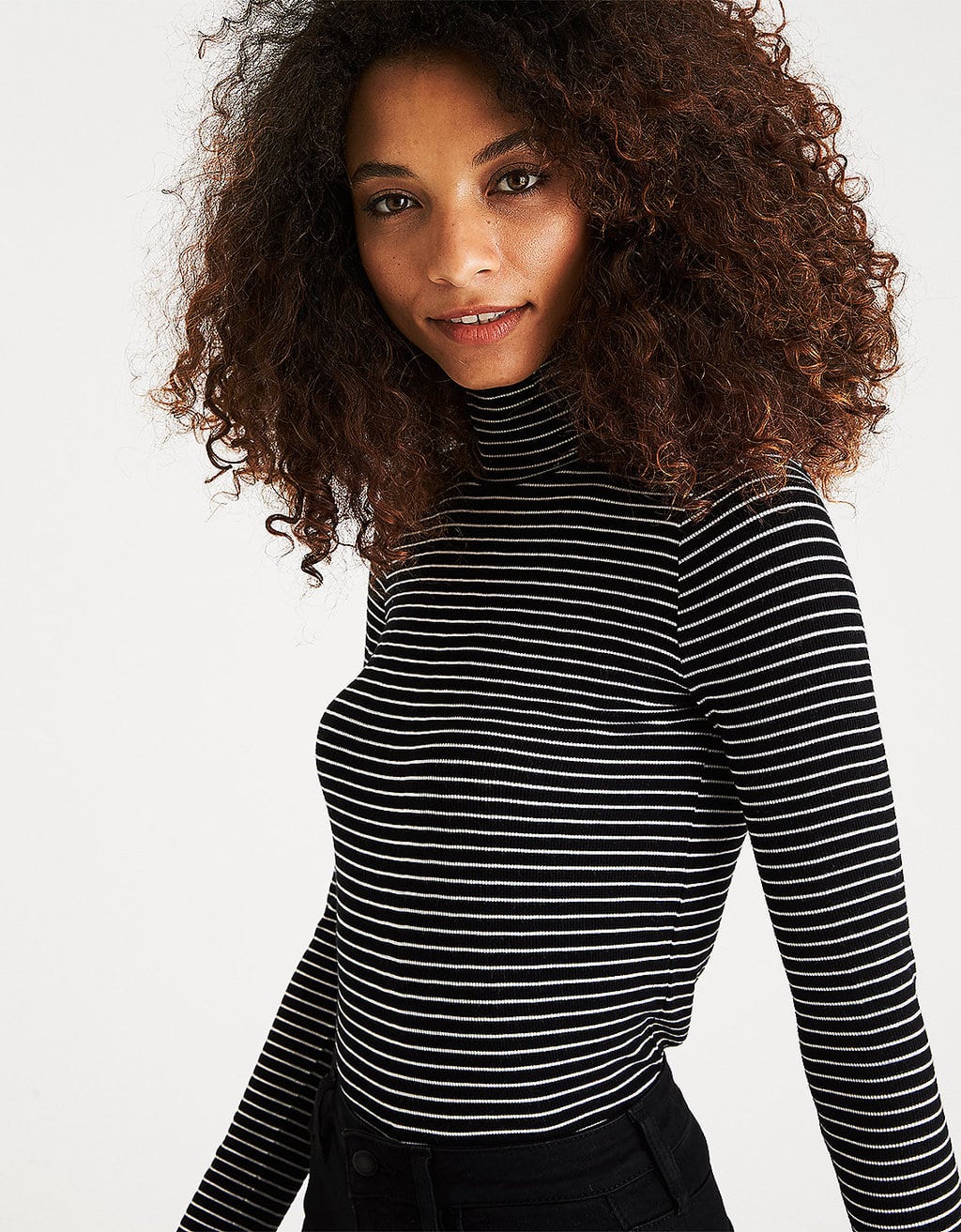 Model wearing AE black striped sweater.