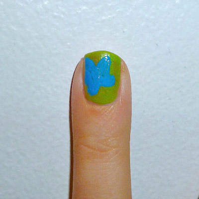 Andy Warhol-inspired Manicure: Flower nail step 2
