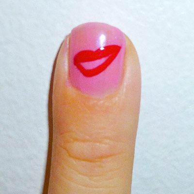 Andy Warhol-inspired Manicure: Marilyn Monroe lips nail step 3