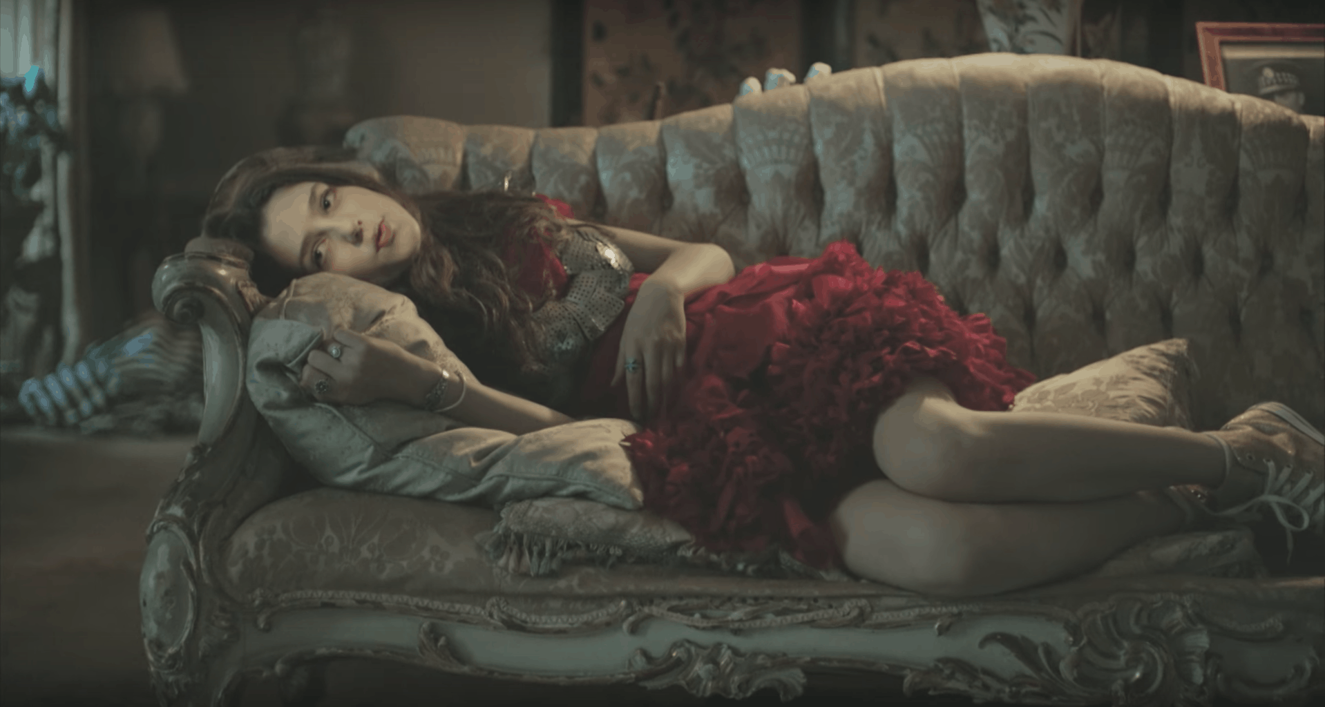 Screenshot of the music video for "Wings" by Birdy.