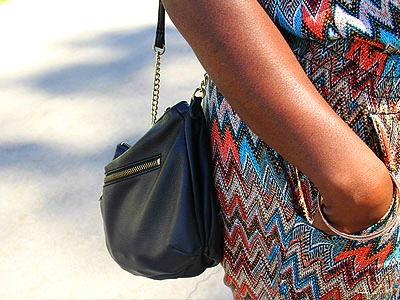 Black purse street style