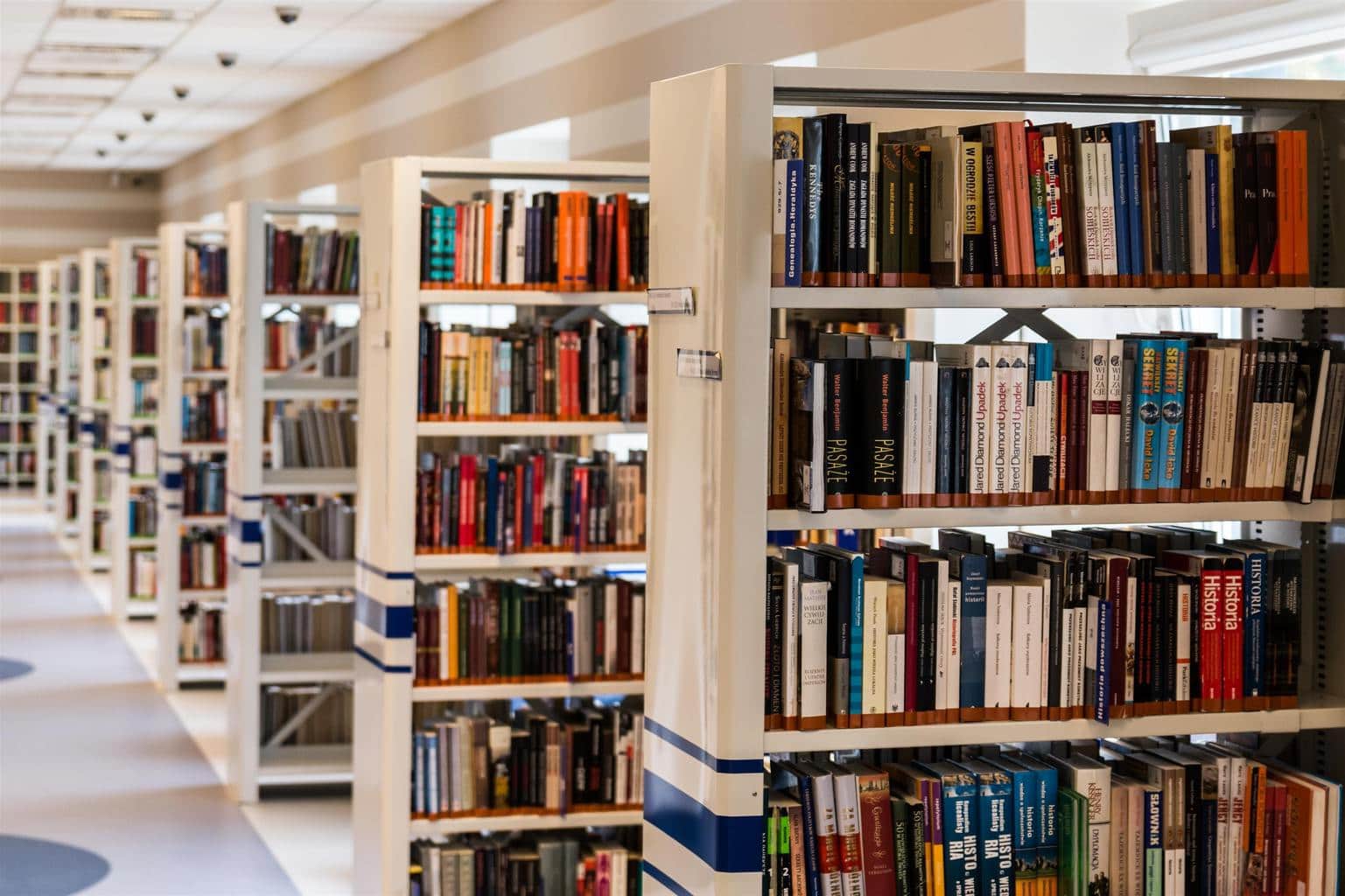 bookshelf-stock-photo