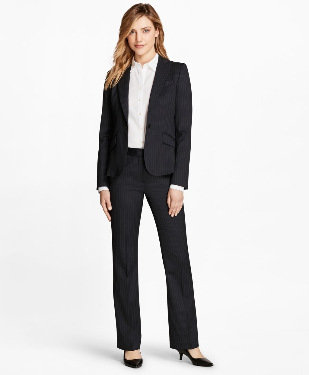 „Brooks Brothers“ kostiumas yra oficialios verslo aprangos pavyzdys verslo profesionalų aprangos kodui