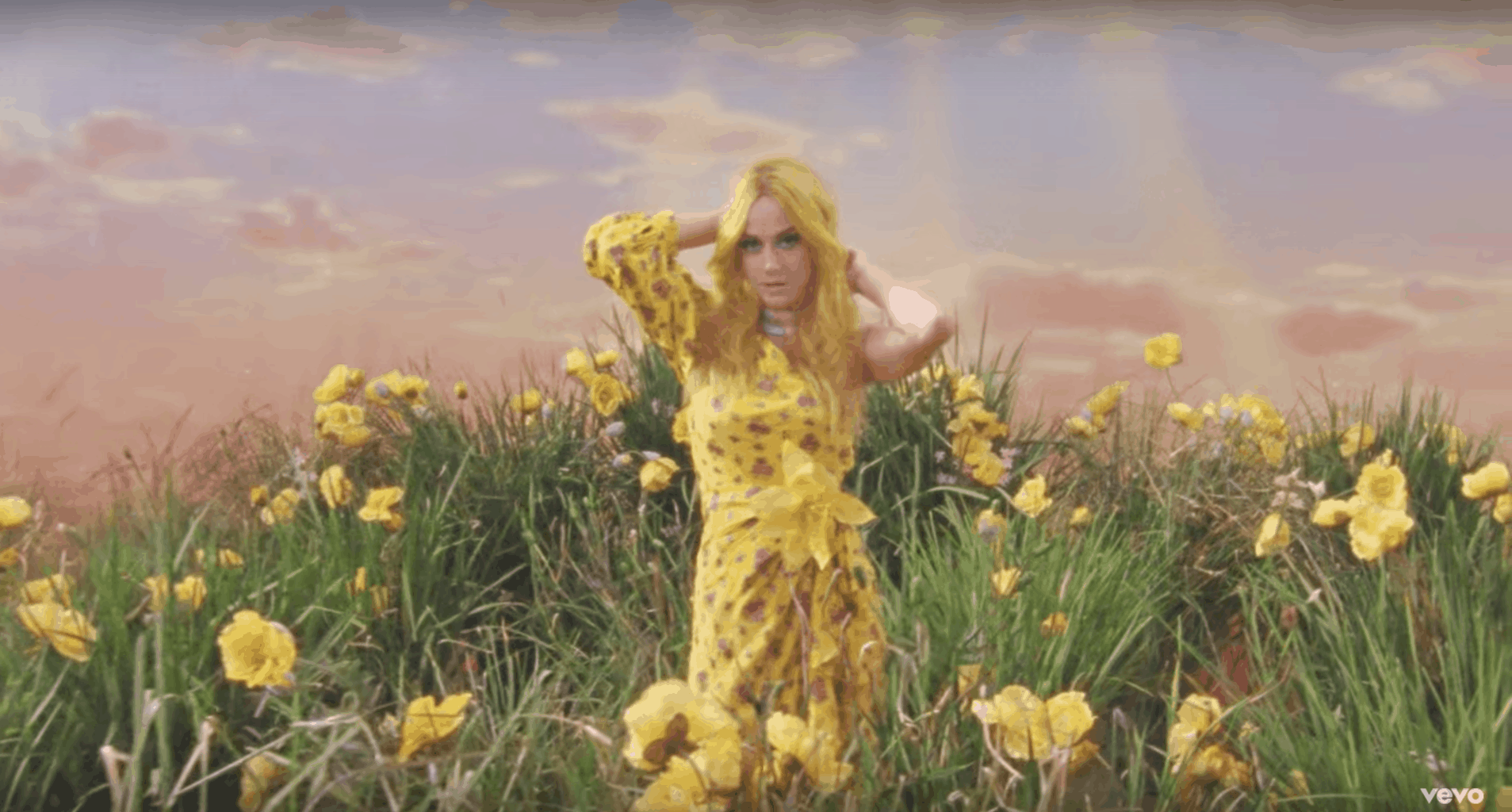 Calvin Harris Feels fashion: Screenshot of the music video for "Feels ft. Pharrell Williams, Katy Perry, and Big Sean," by Calvin Harris