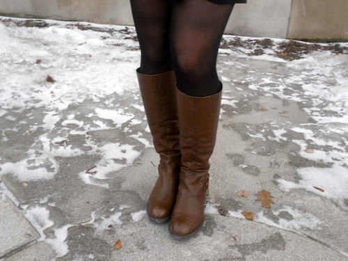 Student street style trend at Syracuse University: Basic boots