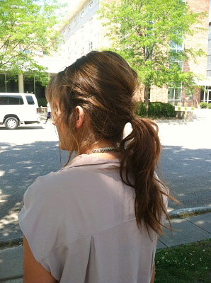 Simple and chic ponytail for summer