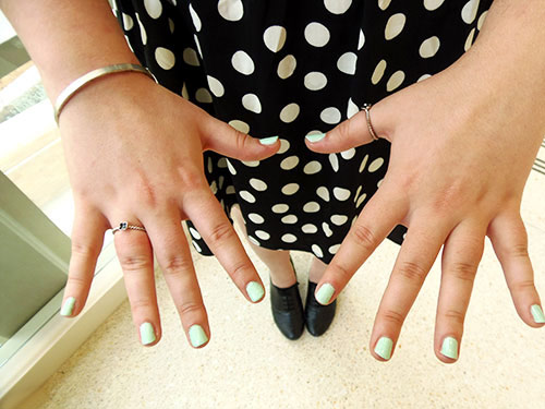 College trend: mint nails