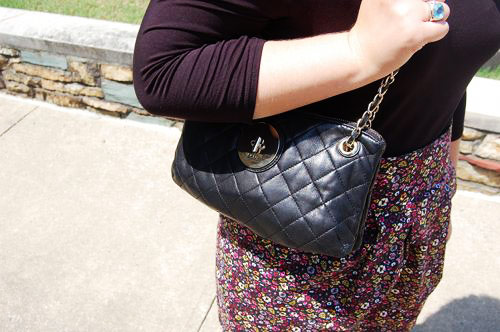 College street style trend: Simple quilted purse