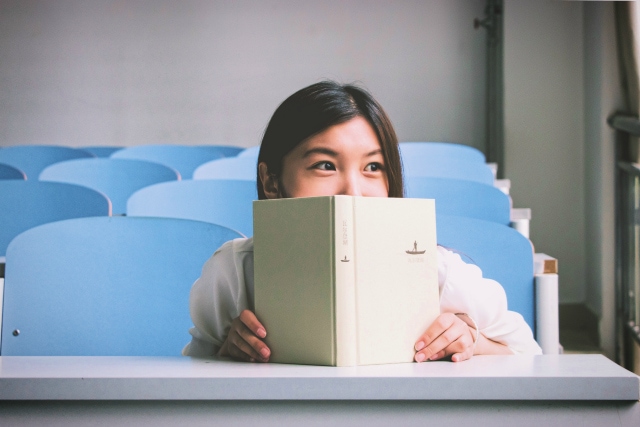 girl reading