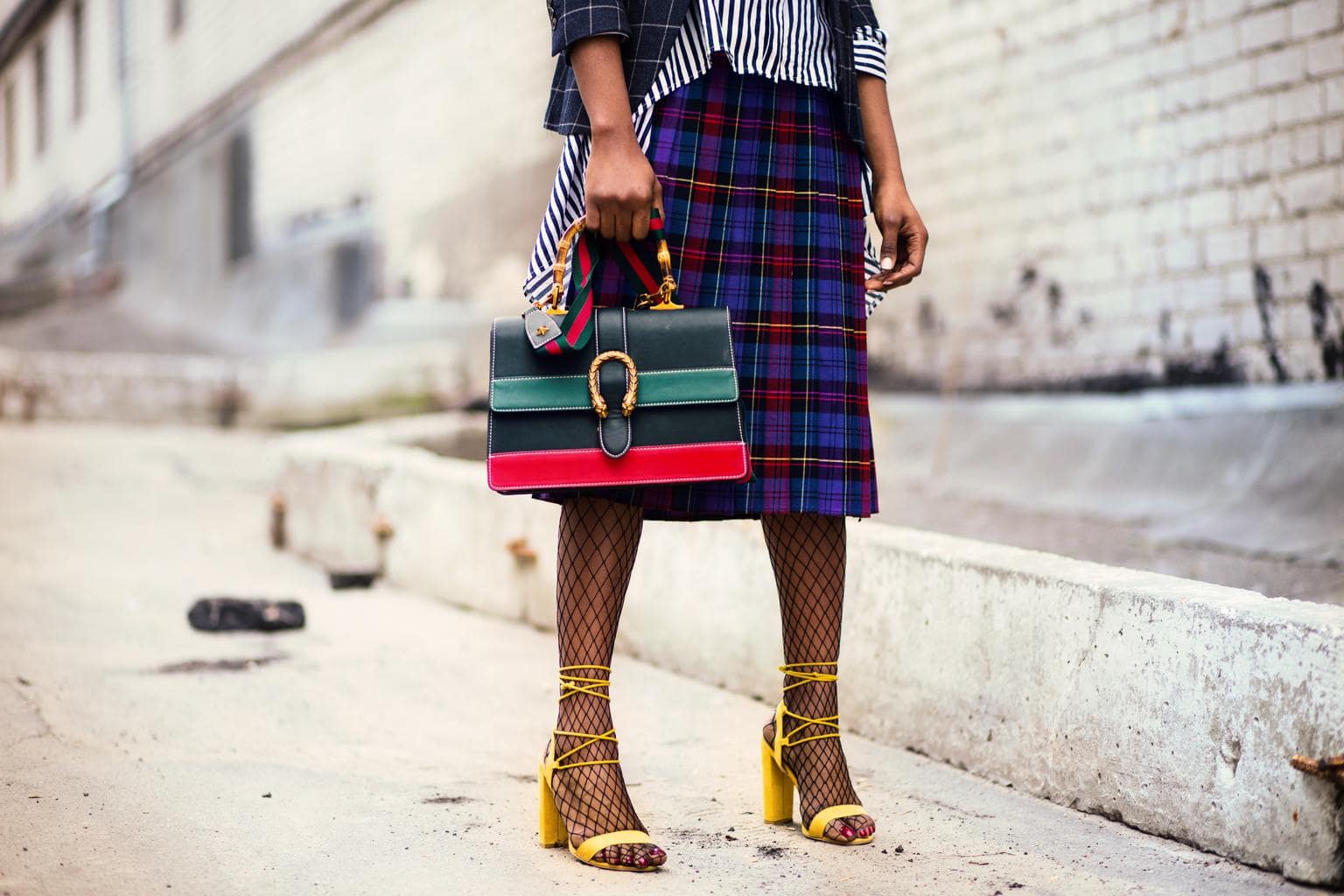 Internship style: Girl wearing a long skirt, heels, and a colorful bag