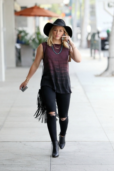 Hilary Duff in a tank top and ripped jeans