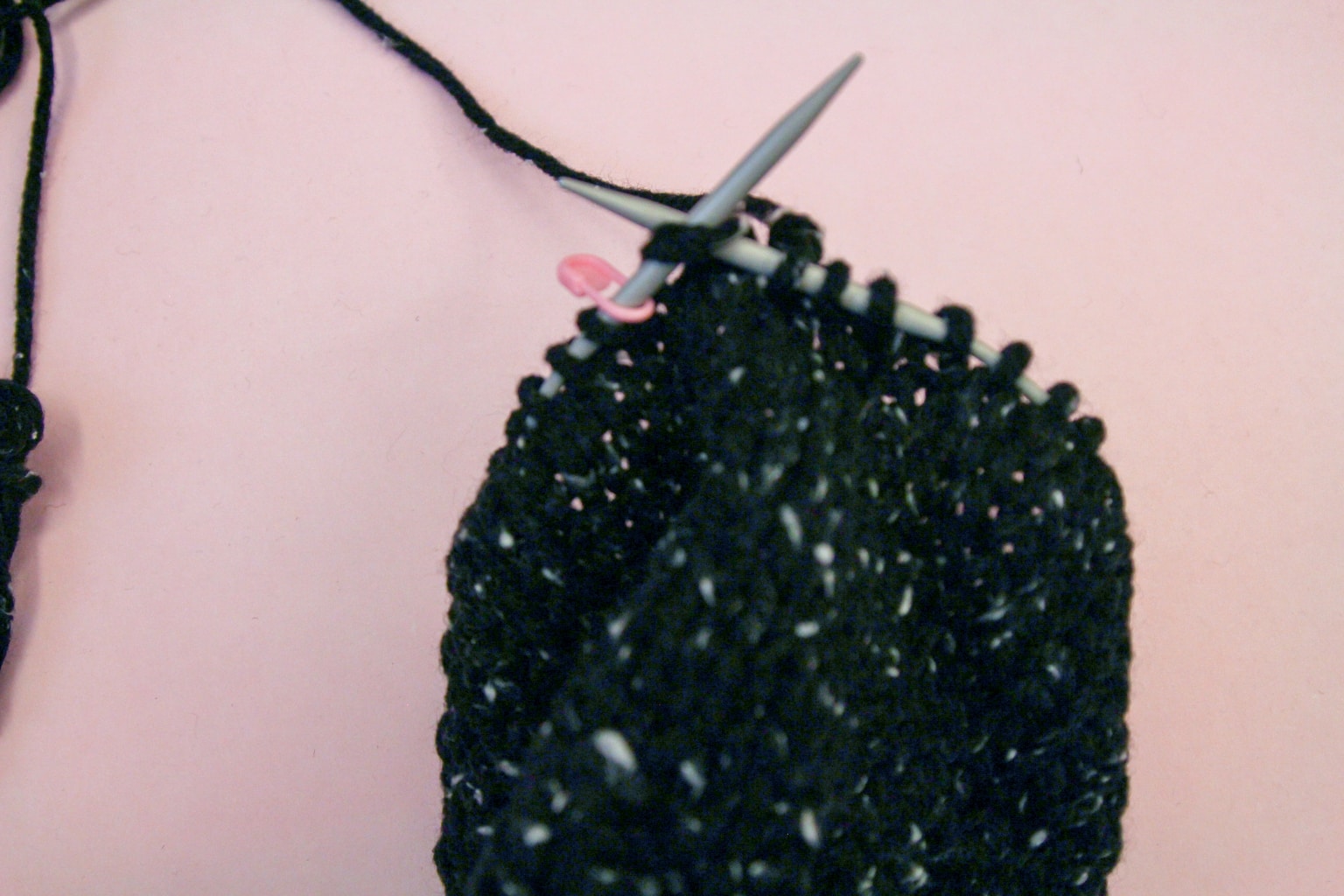 Learn to knit with this easy beanie tutorial!