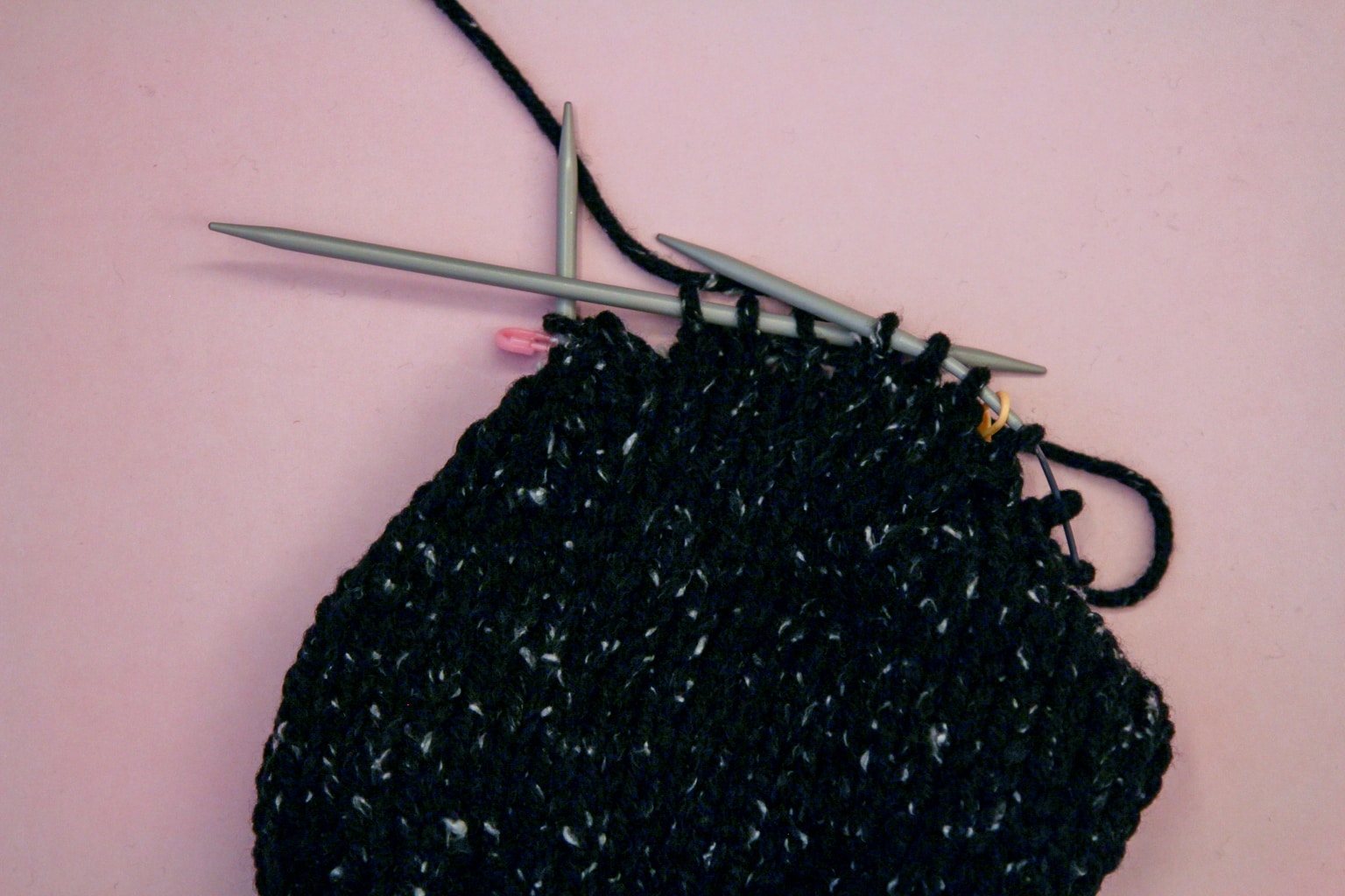 Learn to knit with this easy DIY beanie tutorial!