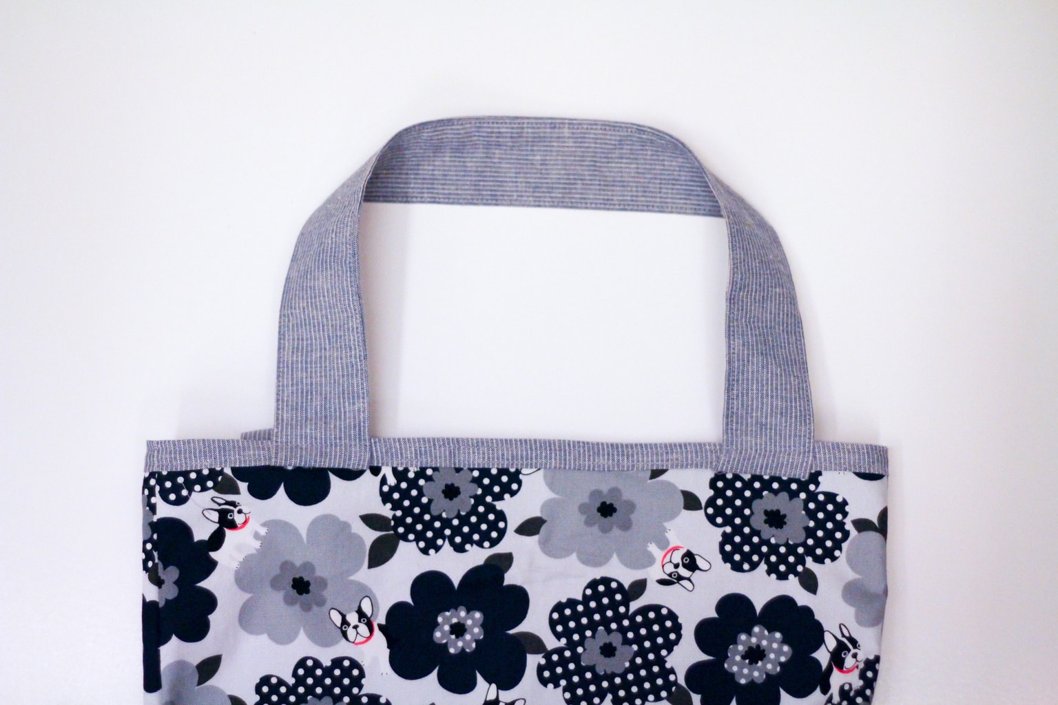 DIY a customised tote bag using this tutorial.