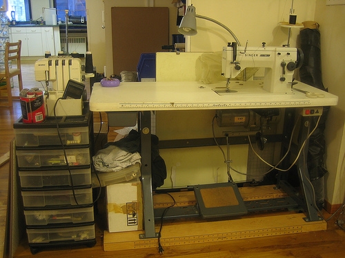 Industrial sewing machine