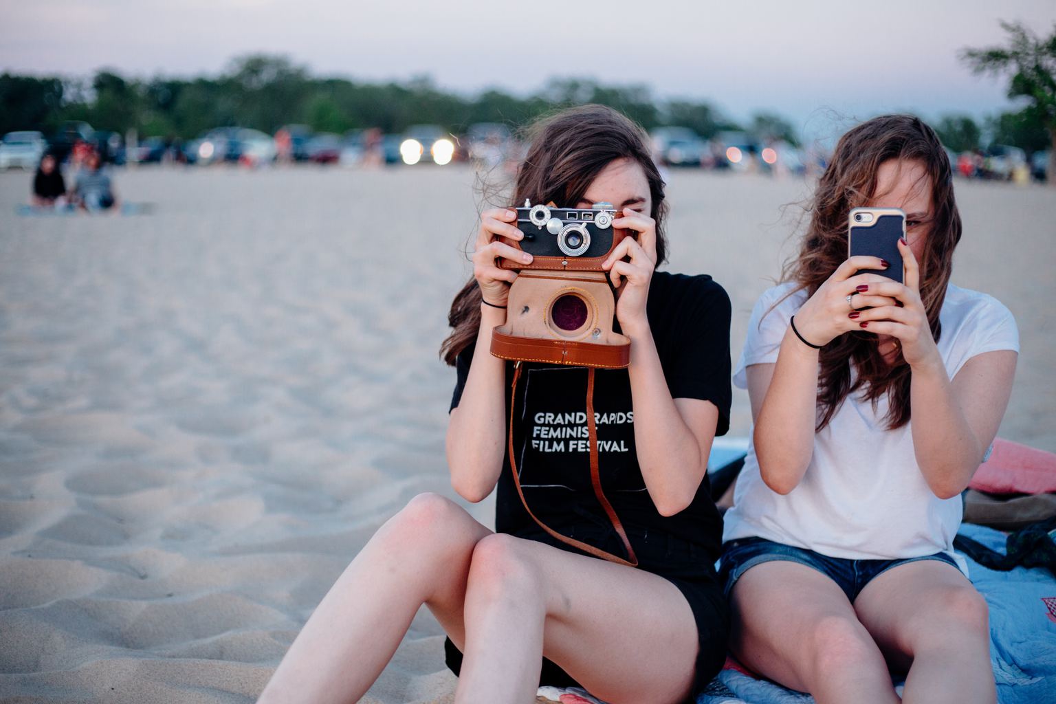 friends, beach, taking pictures, camera