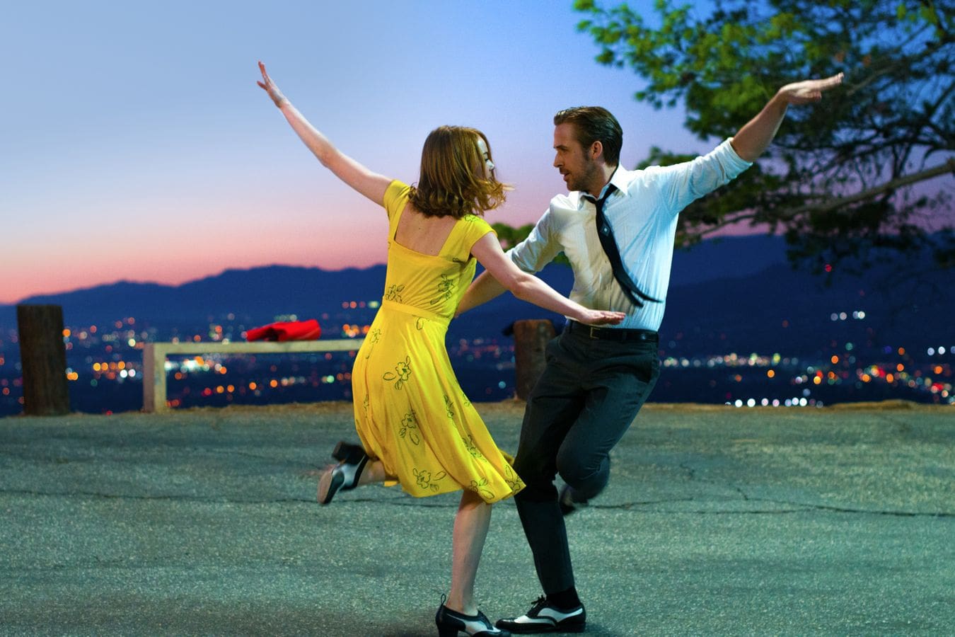 Emma Stone and Ryan Gosling dancing in the movie La La Land