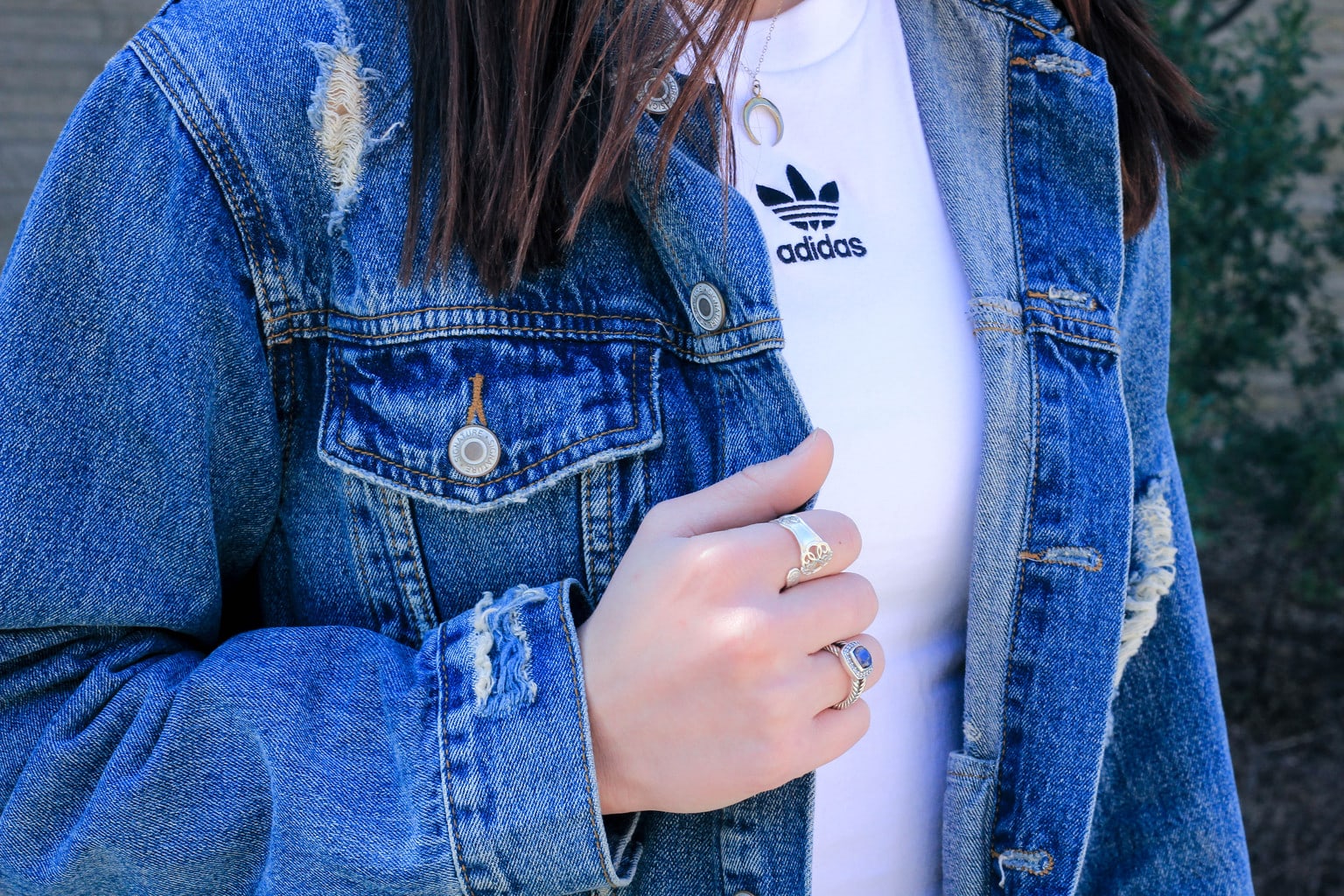 Bailey wears a gold Alex and Ani wraparound ring and a standout David Yurman ring with a sapphire stone.