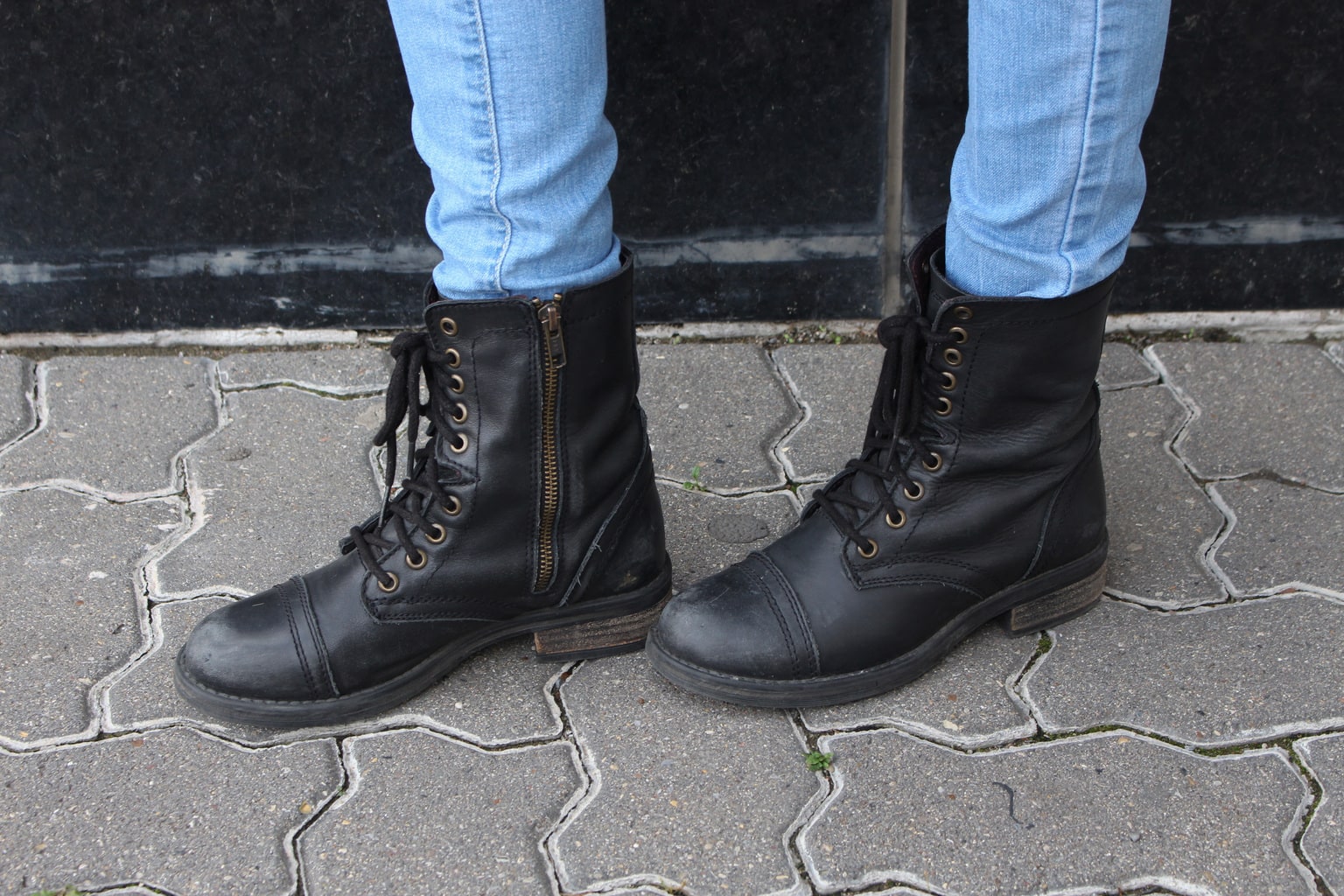 LOC-SAIT-Magda-Boots