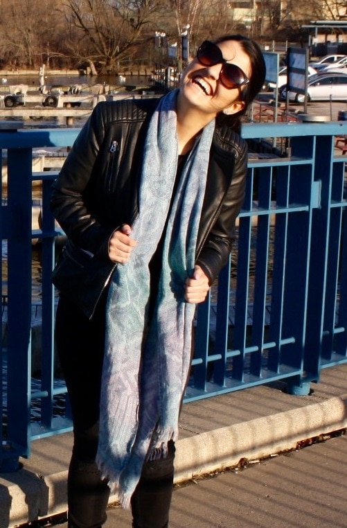 LOC-UT-Emilie-Scarf