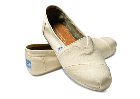 DIY Tutorial: Customizing Your TOMS Shoes - College Fashion