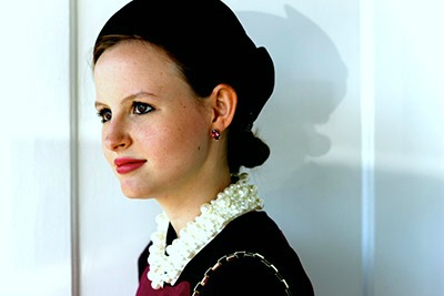 Pearl collar sarah lawrence street fashion