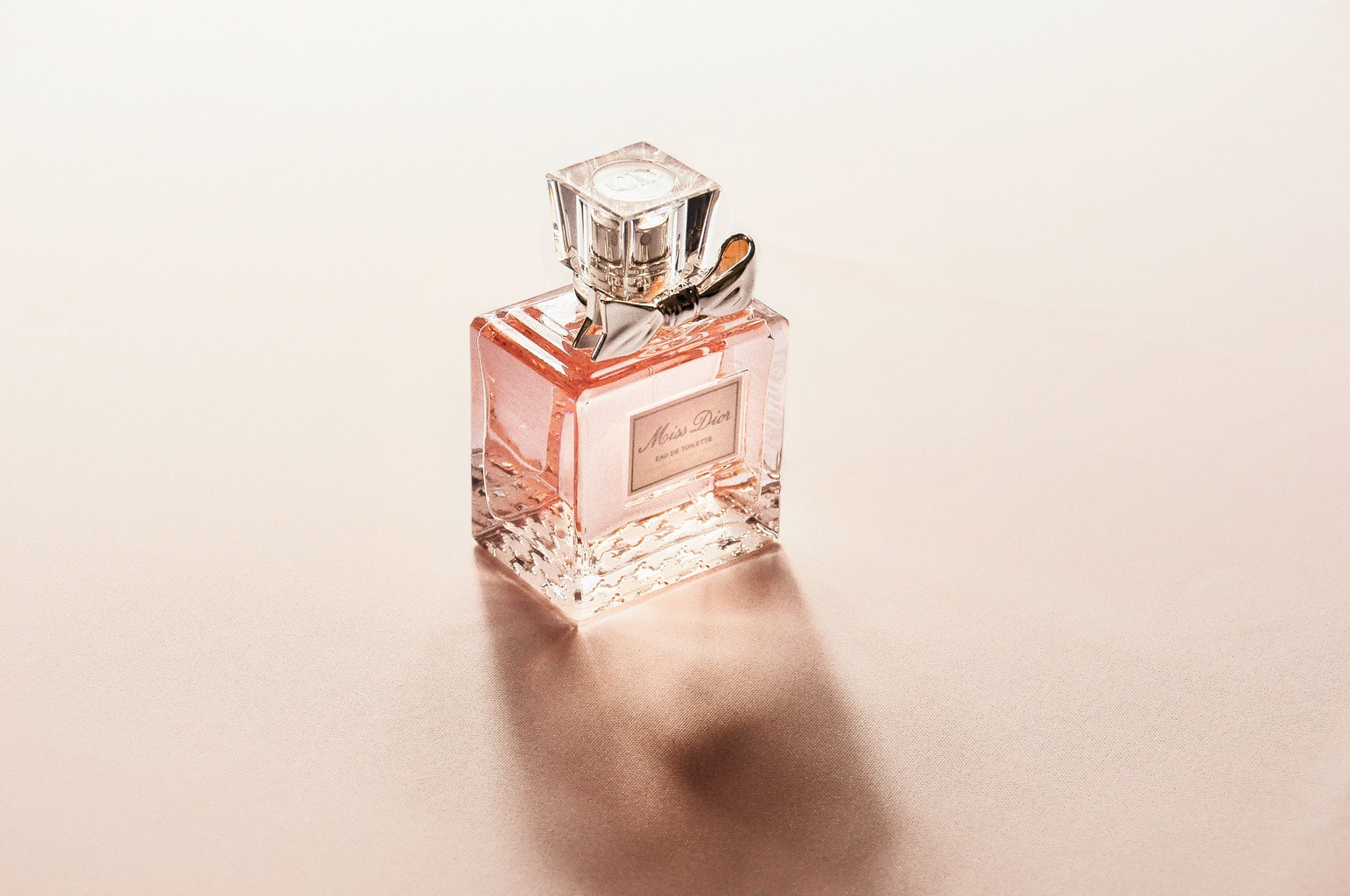 Perfume bottle in pink - Miss Dior