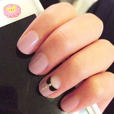 Peter pan collar nails