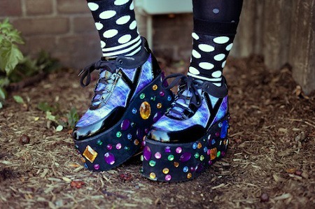 Platform sneakers college street style trend