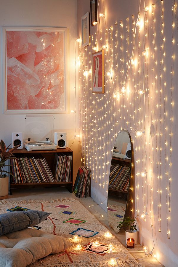 twinkle lights above bed