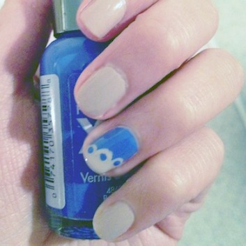 Scalloped nails