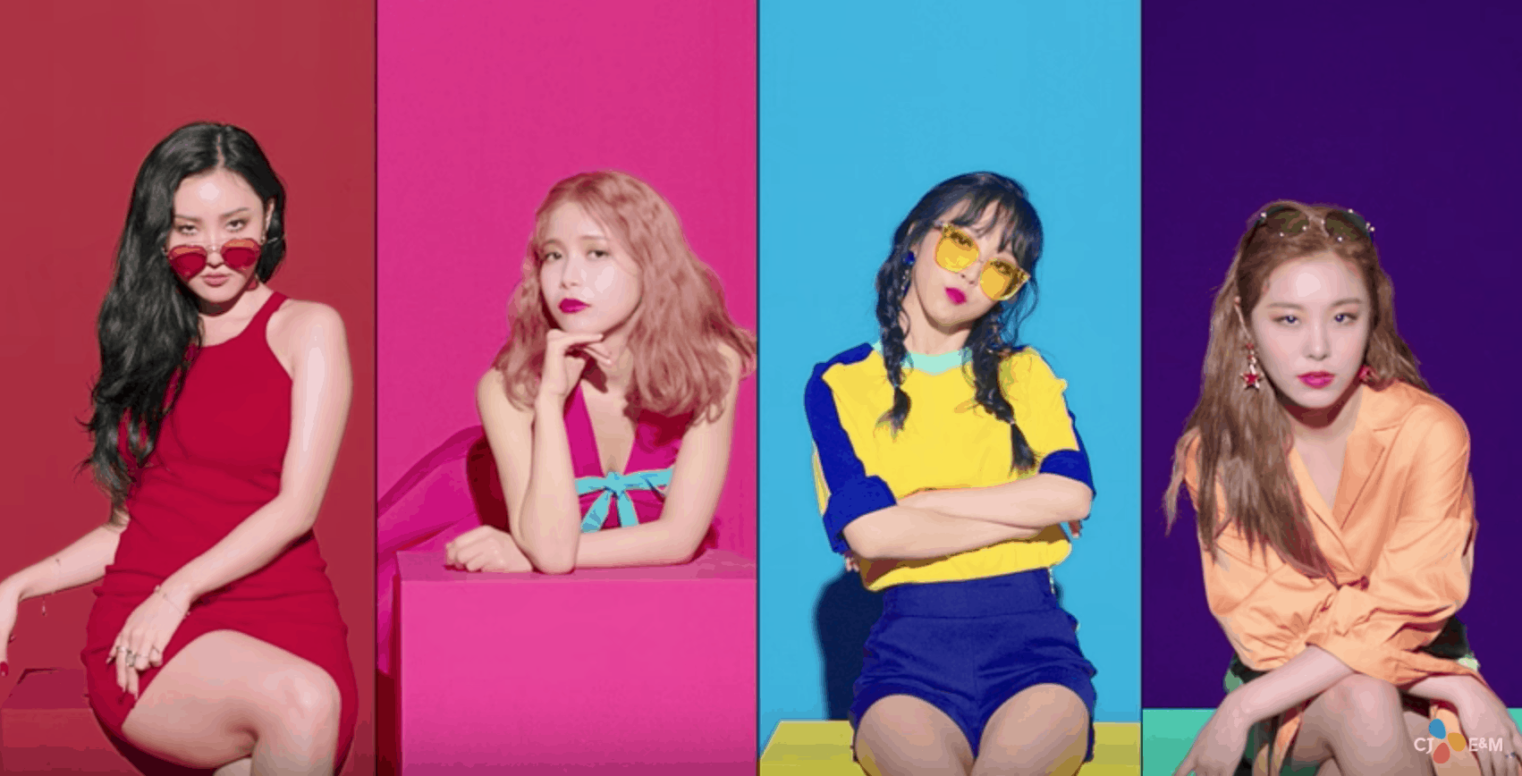 MamaMoo "Yes I Am" Music Video Fashion -- screenshot of the four girls in red, pink, blue and orange outfits