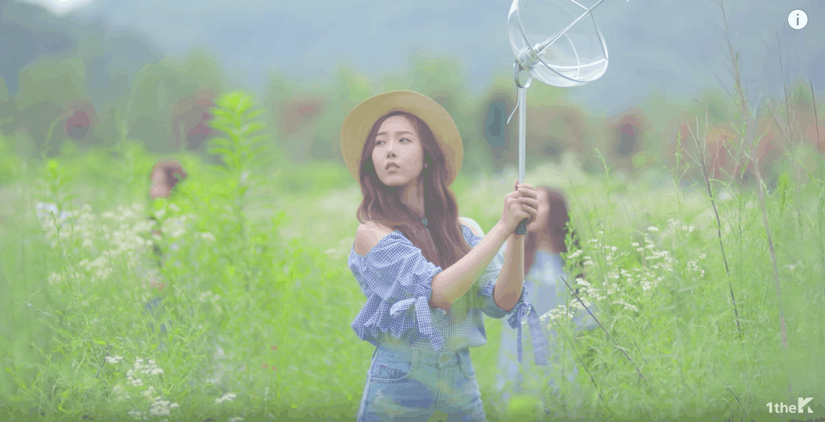 GFRIEND Love Whisper music video: Band member wears a blue off-shoulder ruffle top and jeans with wide brim straw hat