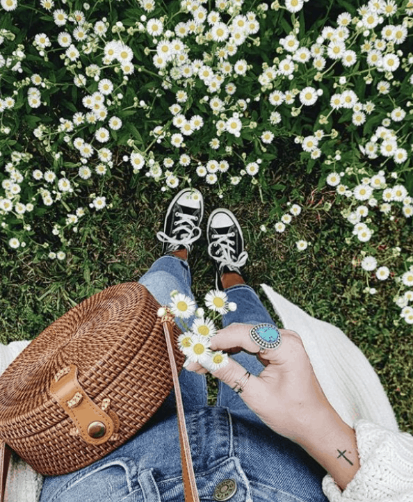 Girl wearing converse and jeans