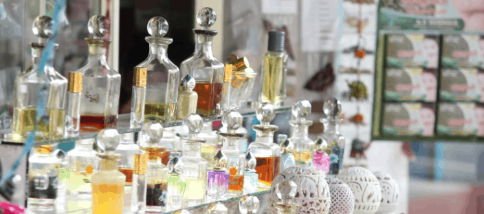 How to choose a perfume: Photo of fragrance bottles lined up