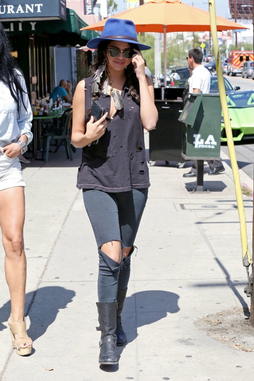 Selena Gomez ripped jeans, black top, blue hat