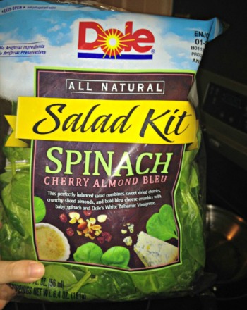 Spinach salad kit