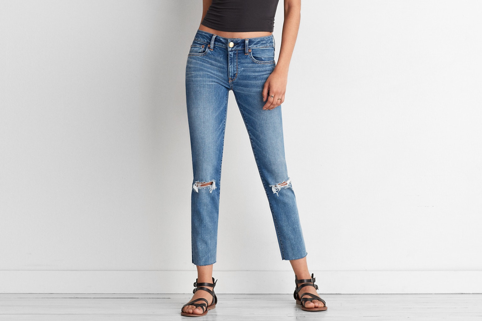 Straight leg crop jeans with knee rips