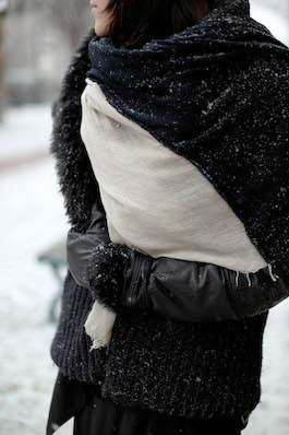 Street style scarf and gloves