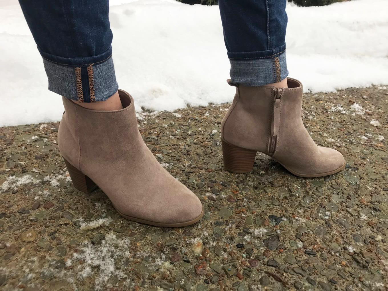 To accent her cuffed jeans, Erica wears a pair of chunky-heeled taupe ankle booties.