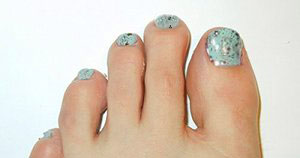 Pedicure nail art - loose glitter