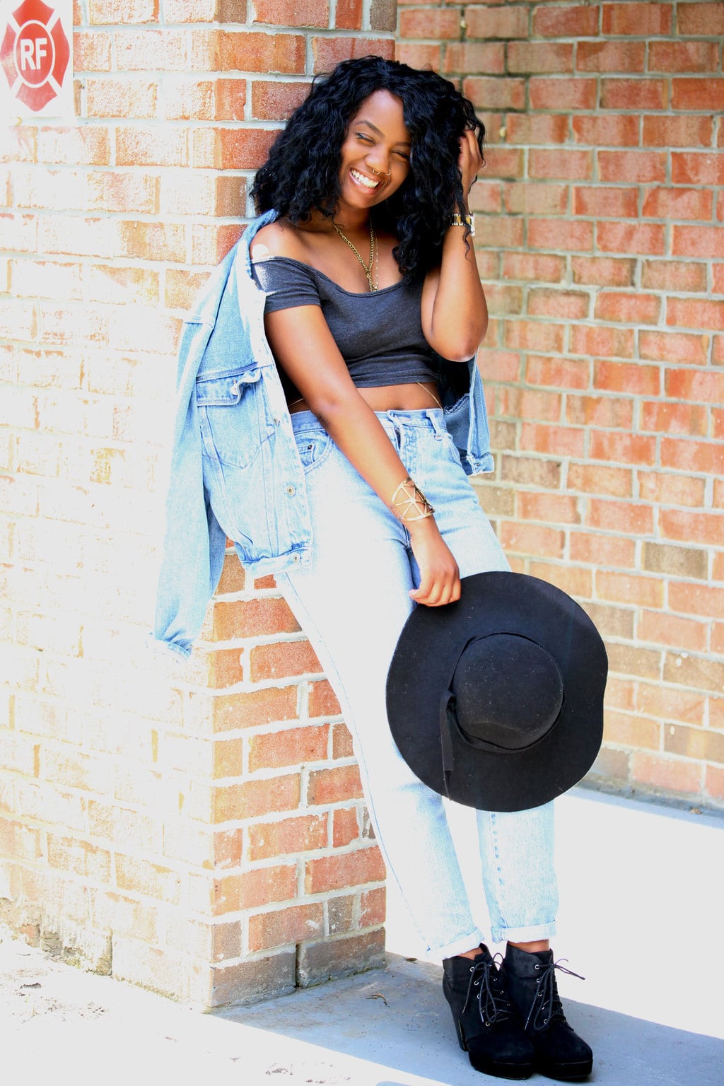 Fashion on campus at USF -- student Nia wears mom jeans, wedge ankle booties, a crop top, gold jewelry and an oversized denim jacket