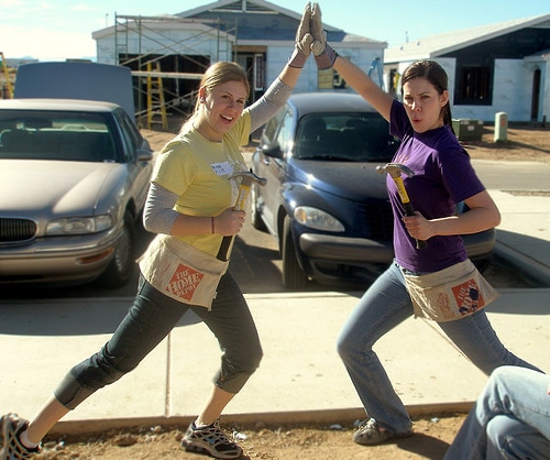 Women volunteering