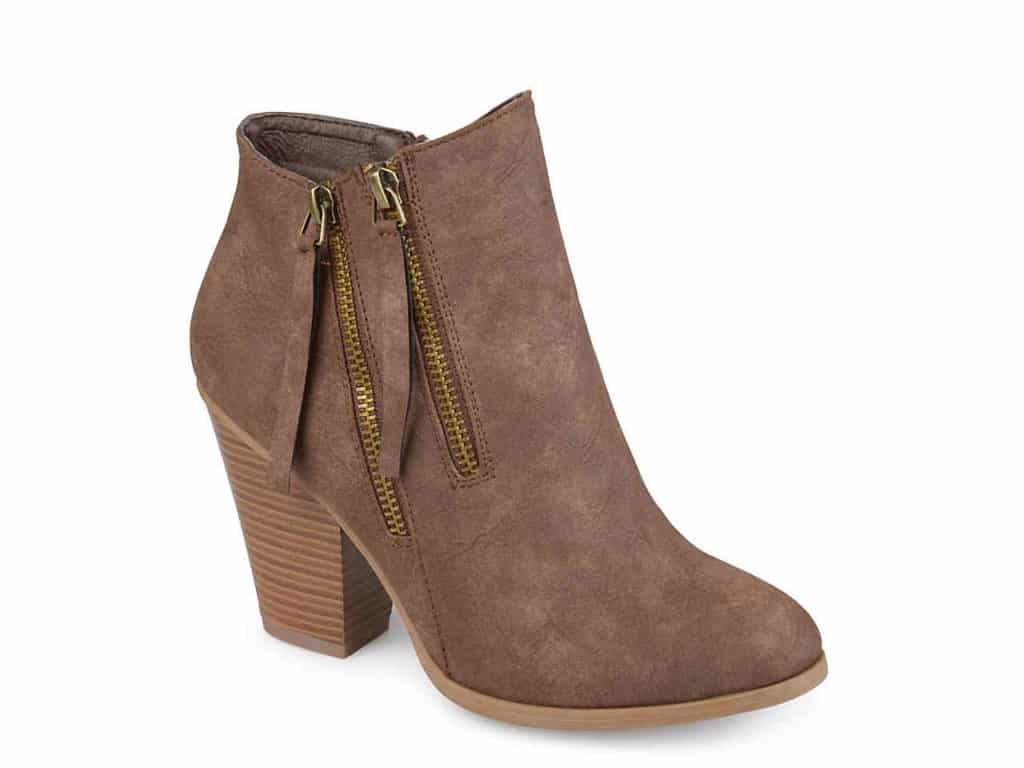 Classic shoes -- Brown ankle boots