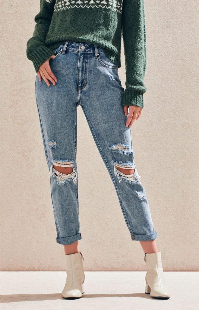 aesthetic instagram outfits - Light wash mom jeans with holes