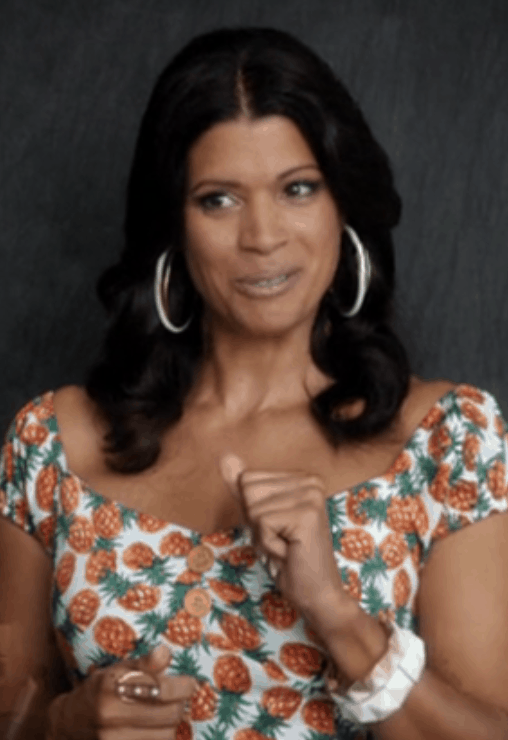 Xiomara from jane the virgin wearing silver hoop earrings