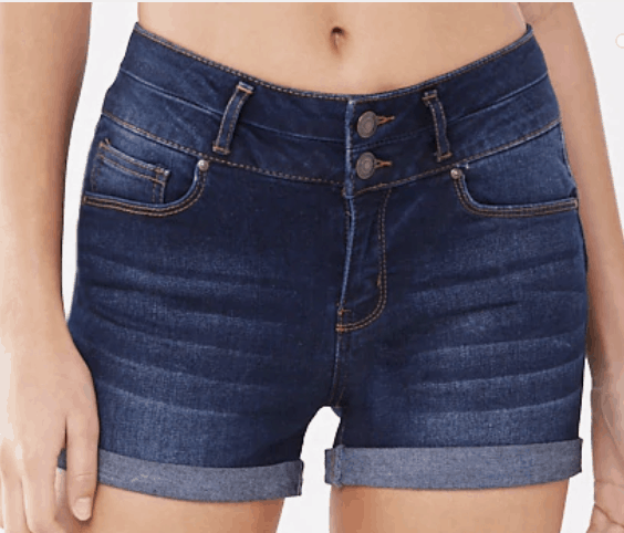 Jean shorts are a carioca favorite