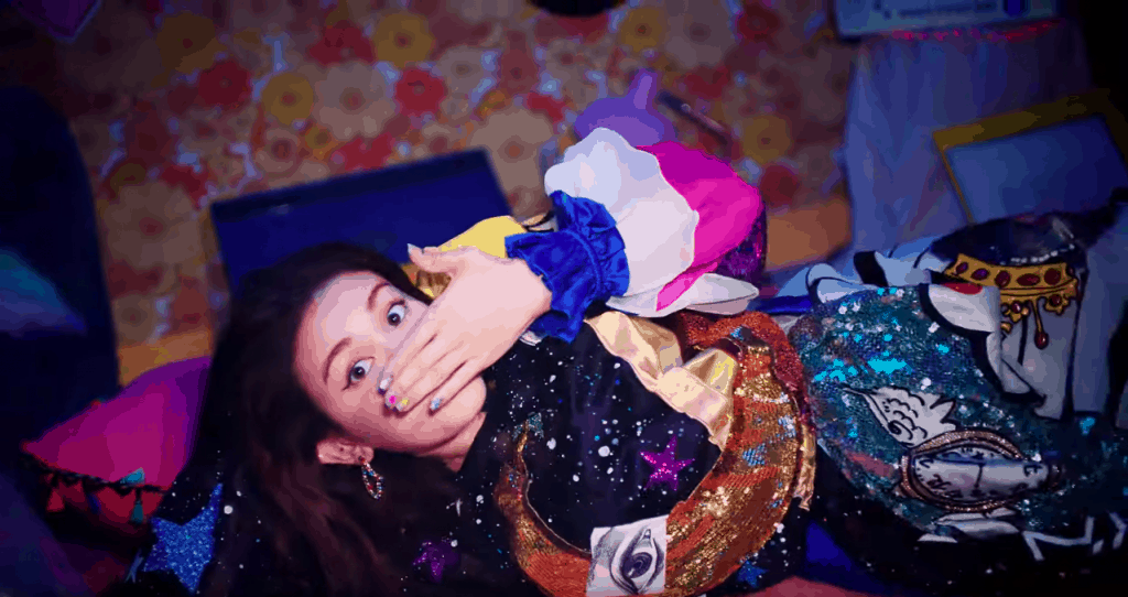 Somi style - photo of Jeon Somi in glitter outfit