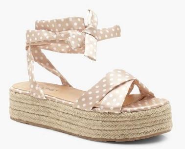 A woven flatform with polka dot details